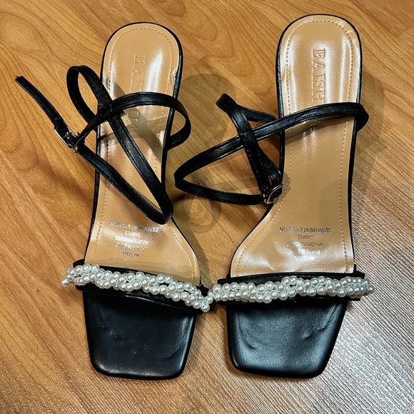 NWOT - Pearl Décor Sandals (Size 7) * Black - Picture 3 of 10